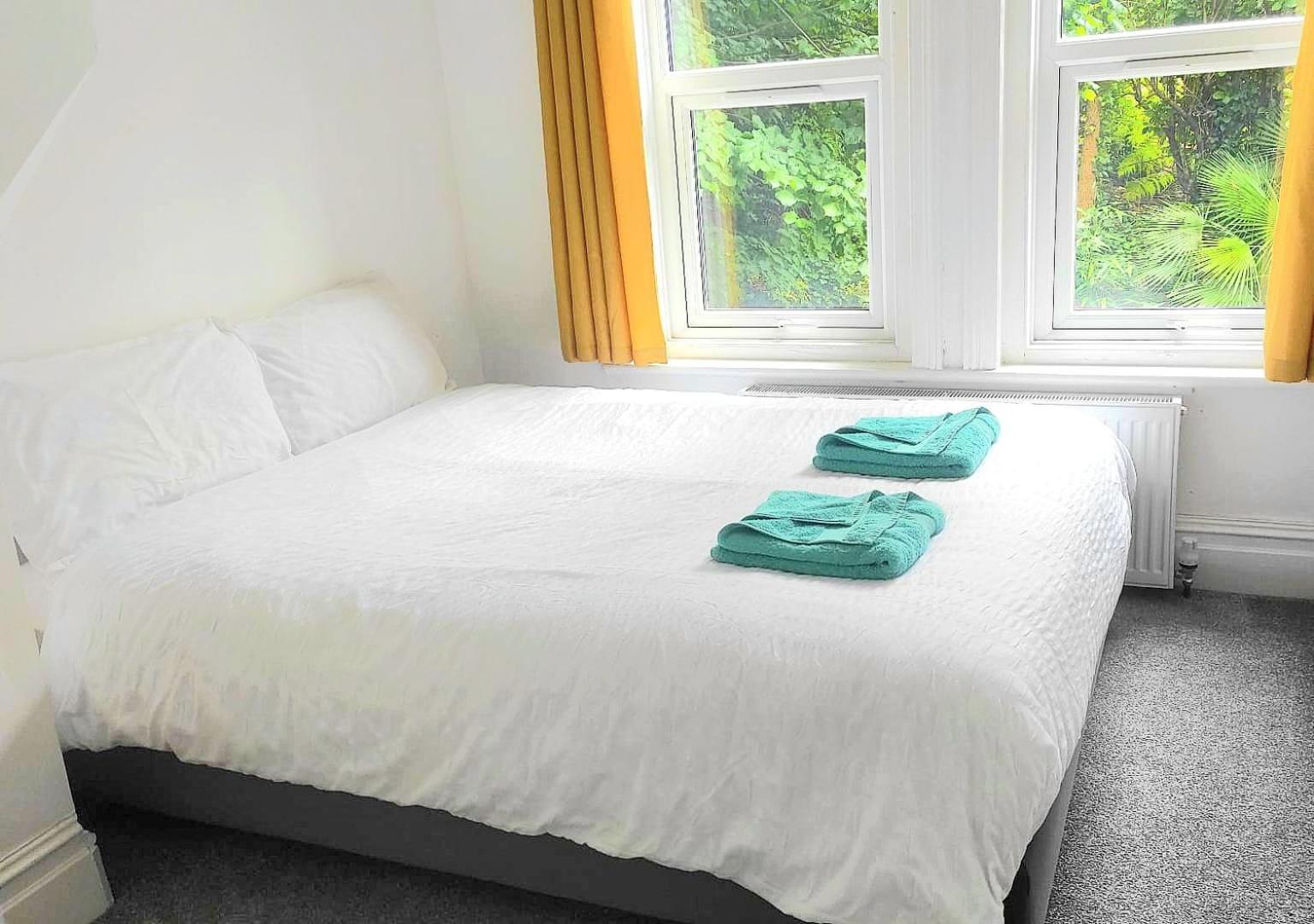 Flat-B, 4 Adults, 20 Mins To Beach, Netflix, Wifi, Sleeps 4 Adults Bournemouth Exterior foto
