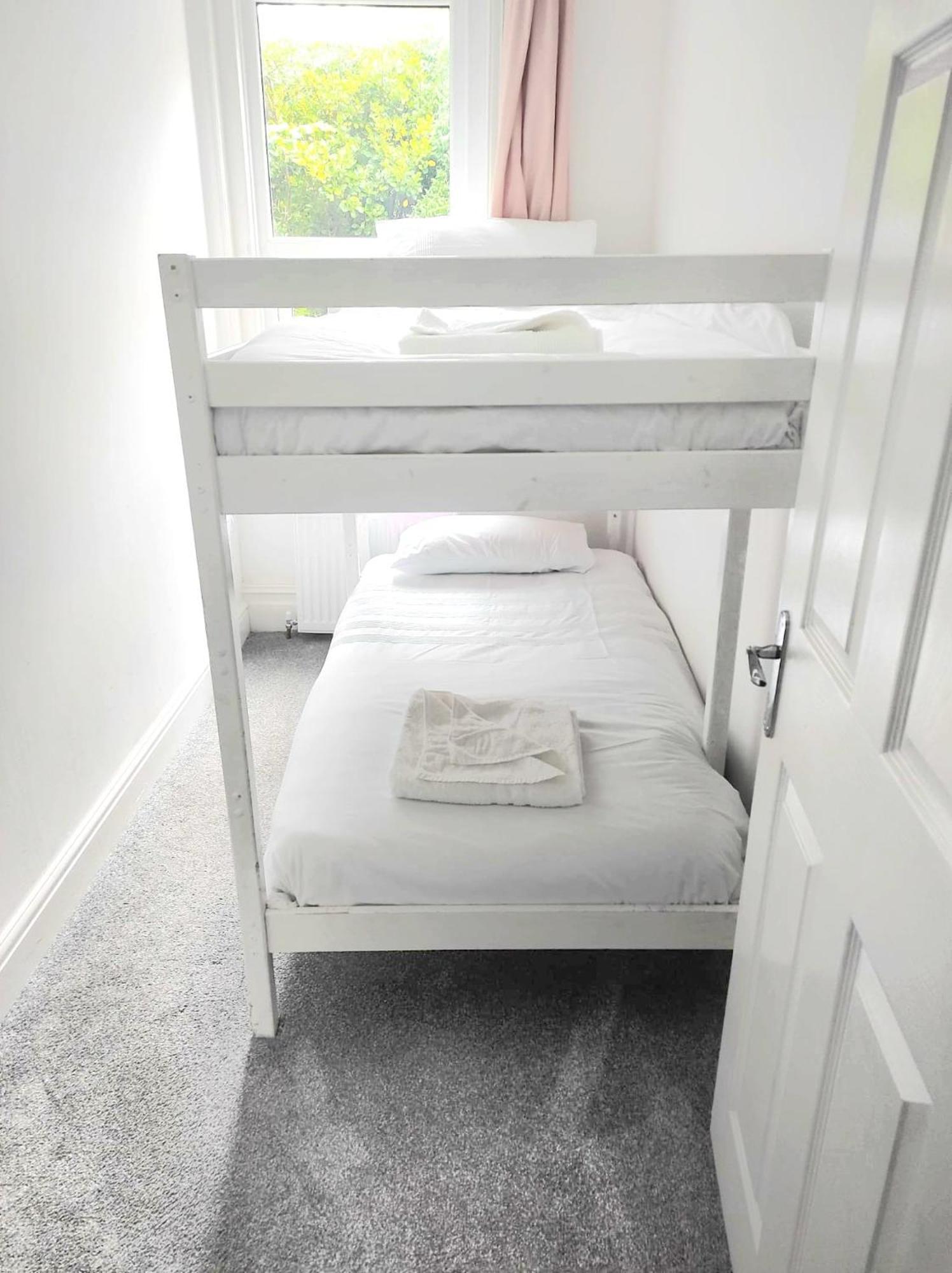 Flat-B, 4 Adults, 20 Mins To Beach, Netflix, Wifi, Sleeps 4 Adults Bournemouth Exterior foto